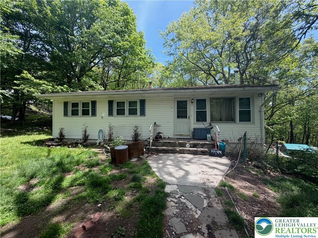 Property Photo:  8 Laurel Lane  PA 18344 