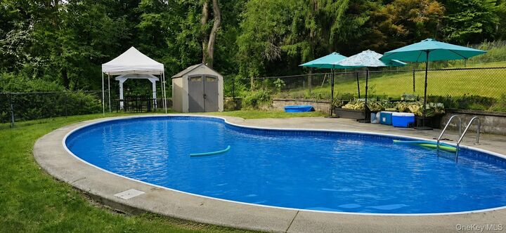 Property Photo:  35 Cottam Hill Road  NY 12590 