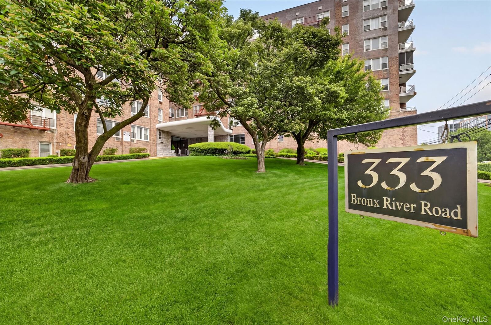 Property Photo:  333 Bronx River Road 624  NY 10704 