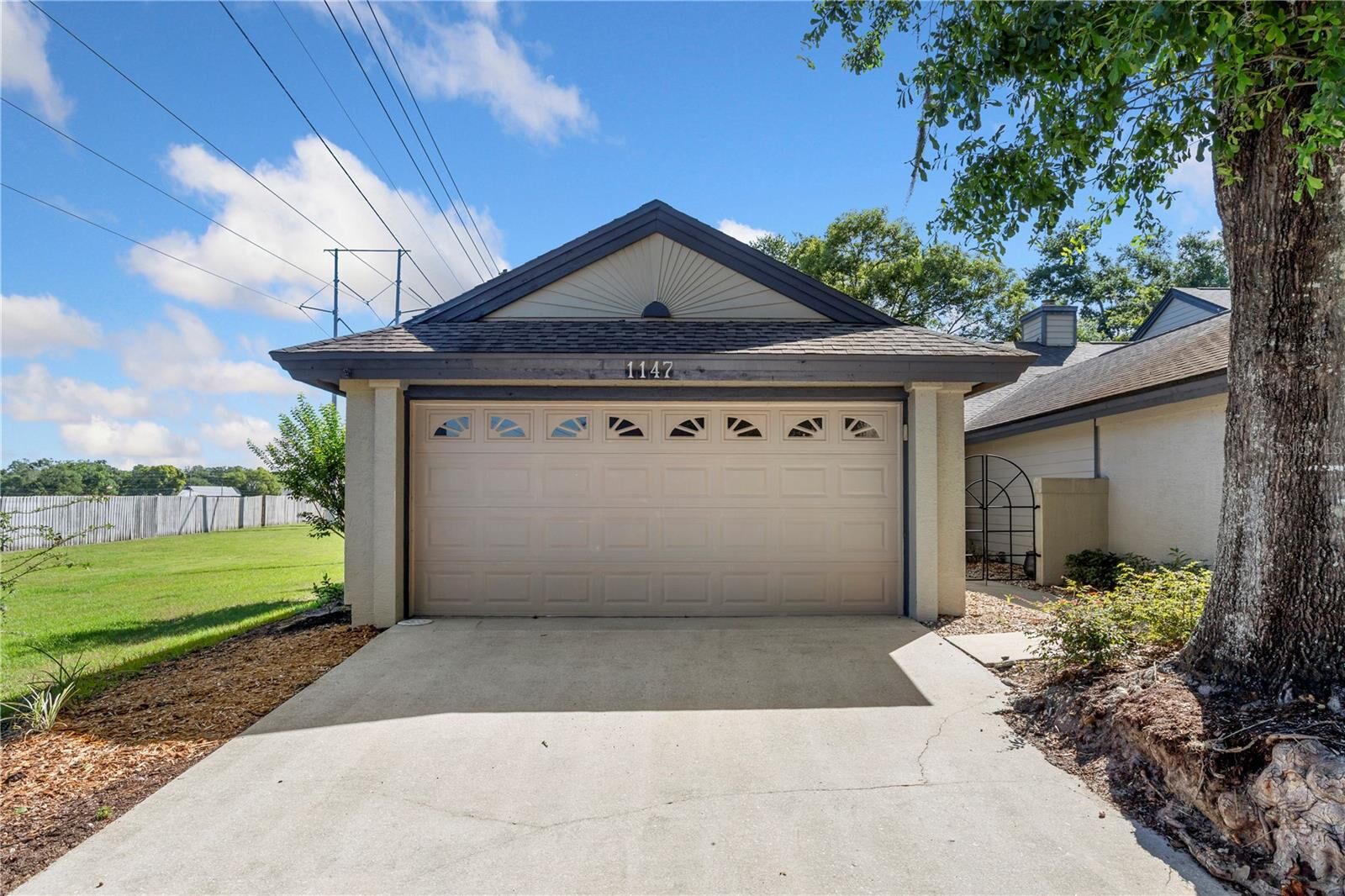 Property Photo:  1147 Maple Creek Court  FL 32714 