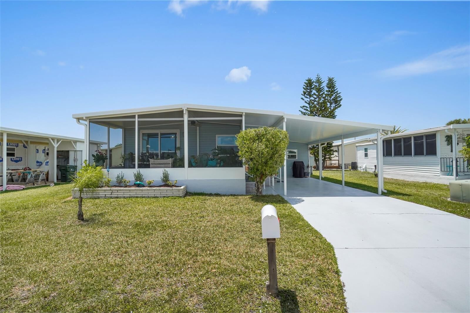 Property Photo:  512 Imperial Drive  FL 34287 