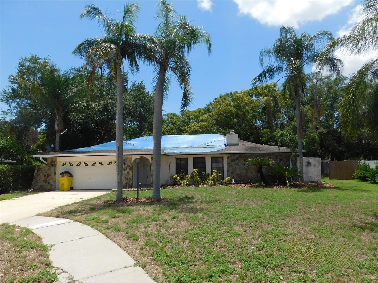 Property Photo:  70 Citrus Court  FL 34683 