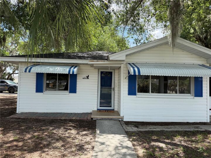 Property Photo:  301 S Seminole Avenue  FL 34715 