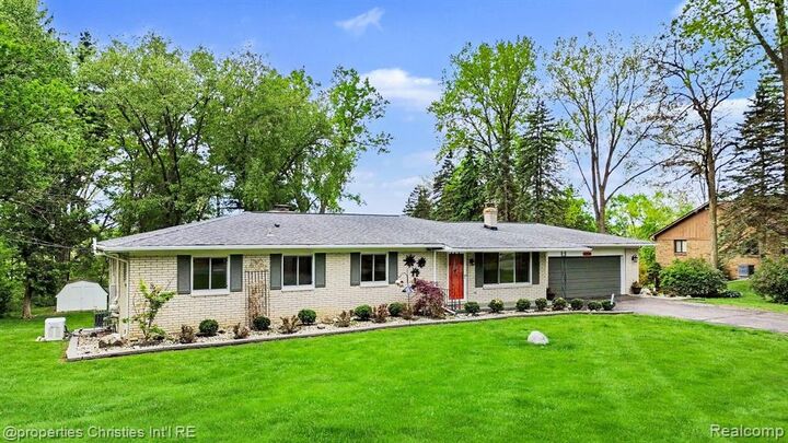 Property Photo:  6905 W Church Street  MI 48346 1413 