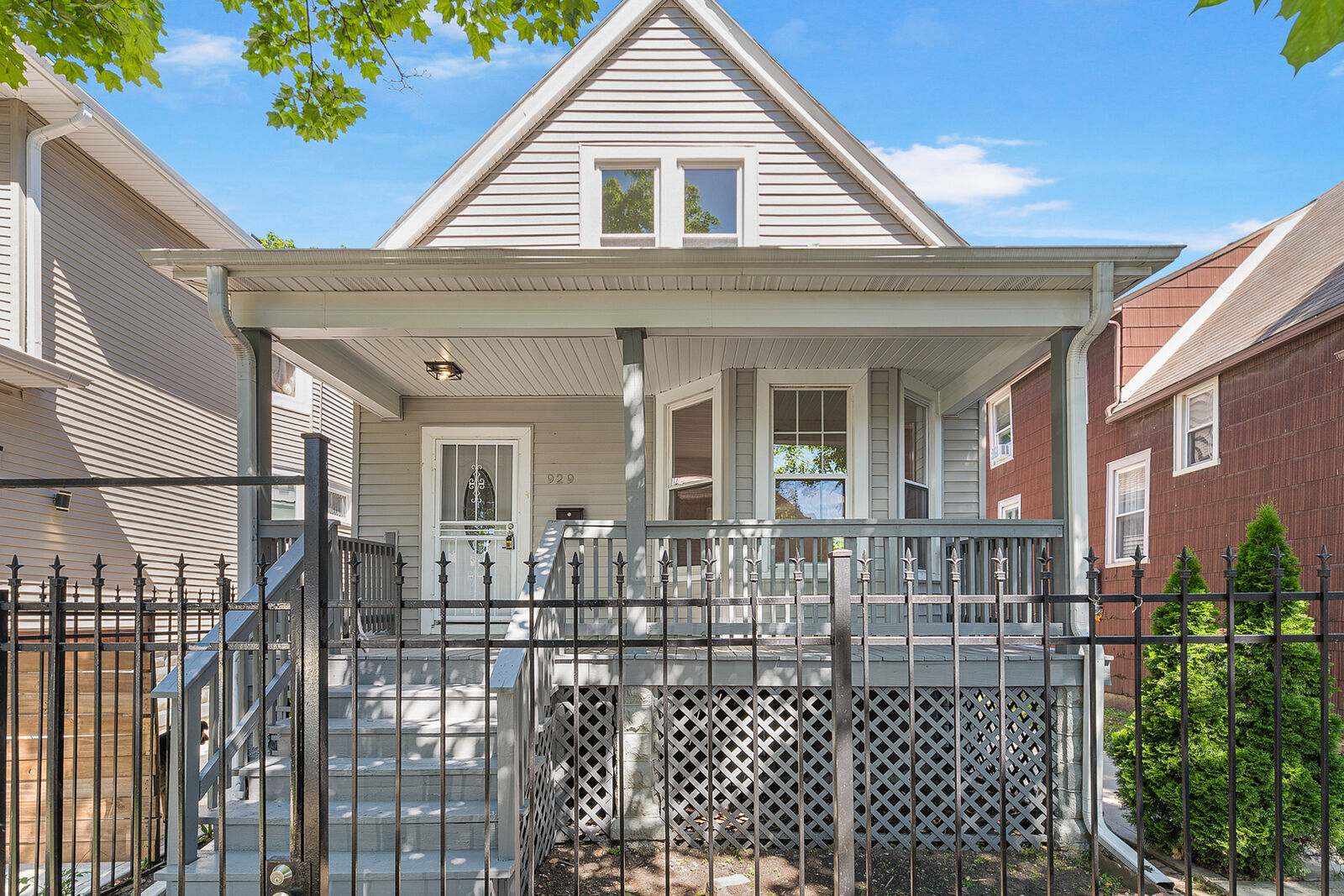 Property Photo:  929 N Latrobe Avenue  IL 60651 