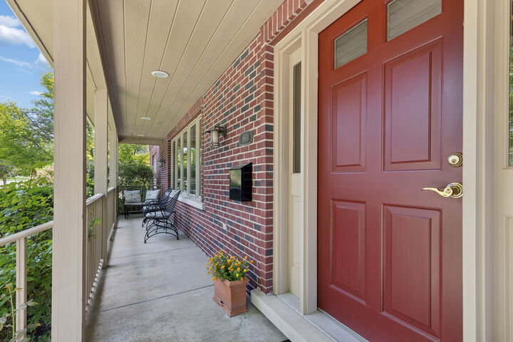 Property Photo:  860 Kenton Road  IL 60015 