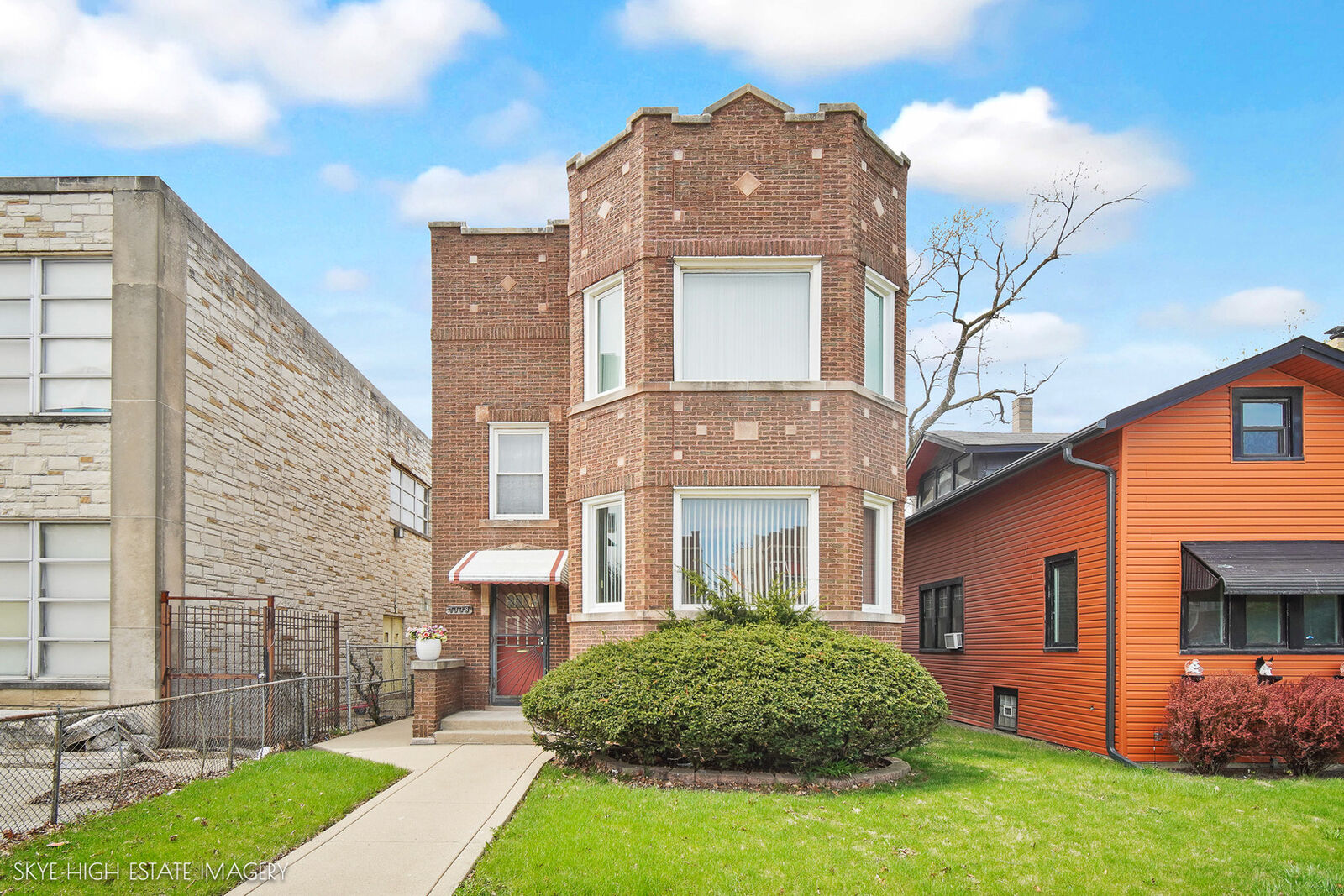 Property Photo: 1338 N Massasoit Avenue IL 60651