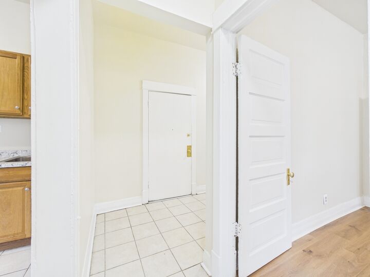 Property Photo: 5328 S Calumet Avenue 1R IL 60615
