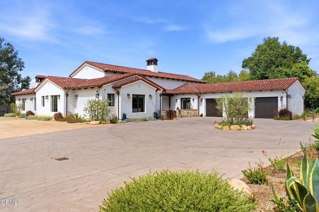 Property Photo:  130 Avocado Place  CA 93010 