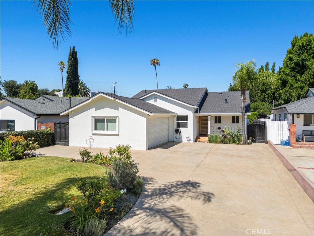Property Photo:  5635 Radford  CA 91607 