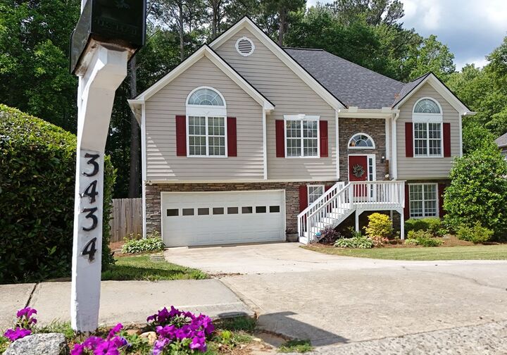 Property Photo: 3434 English Oaks Drive GA 30144