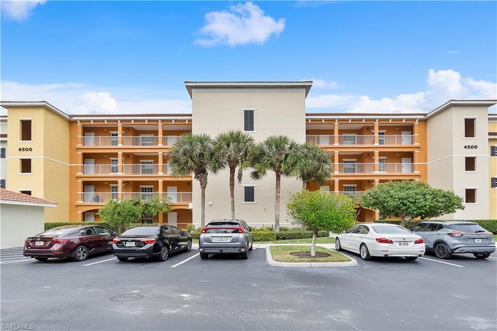 Property Photo:  4500 Botanical Place Cir 404  FL 34112 