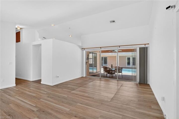 Property Photo: 590 6th St NE FL 34120