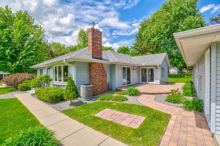 Property Photo: 2201 Roselawn Avenue W MN 55113