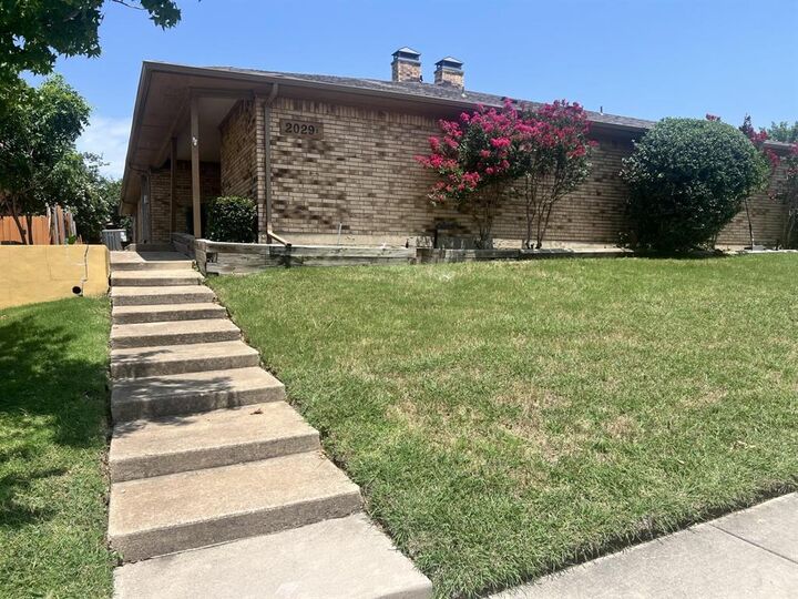 Property Photo: 2029 Springwood Place A TX 75006