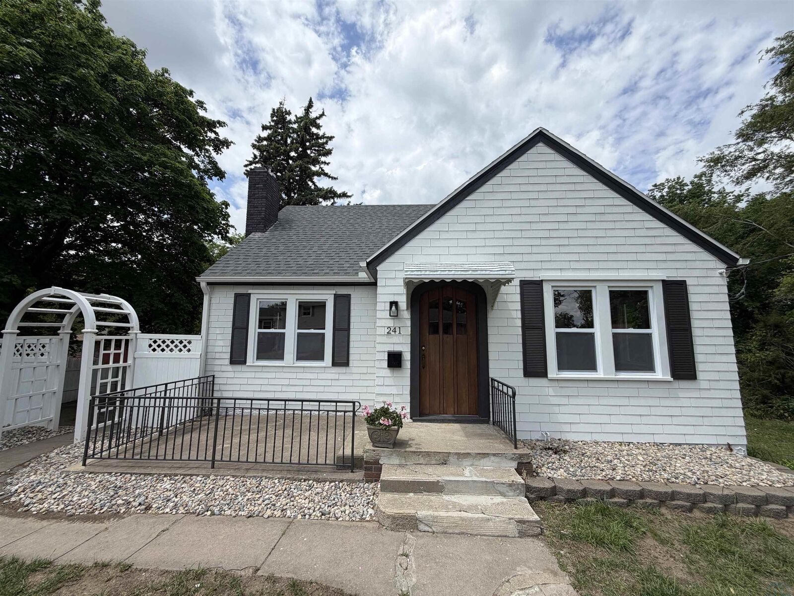 Property Photo: 241 S Collins St IA 51103