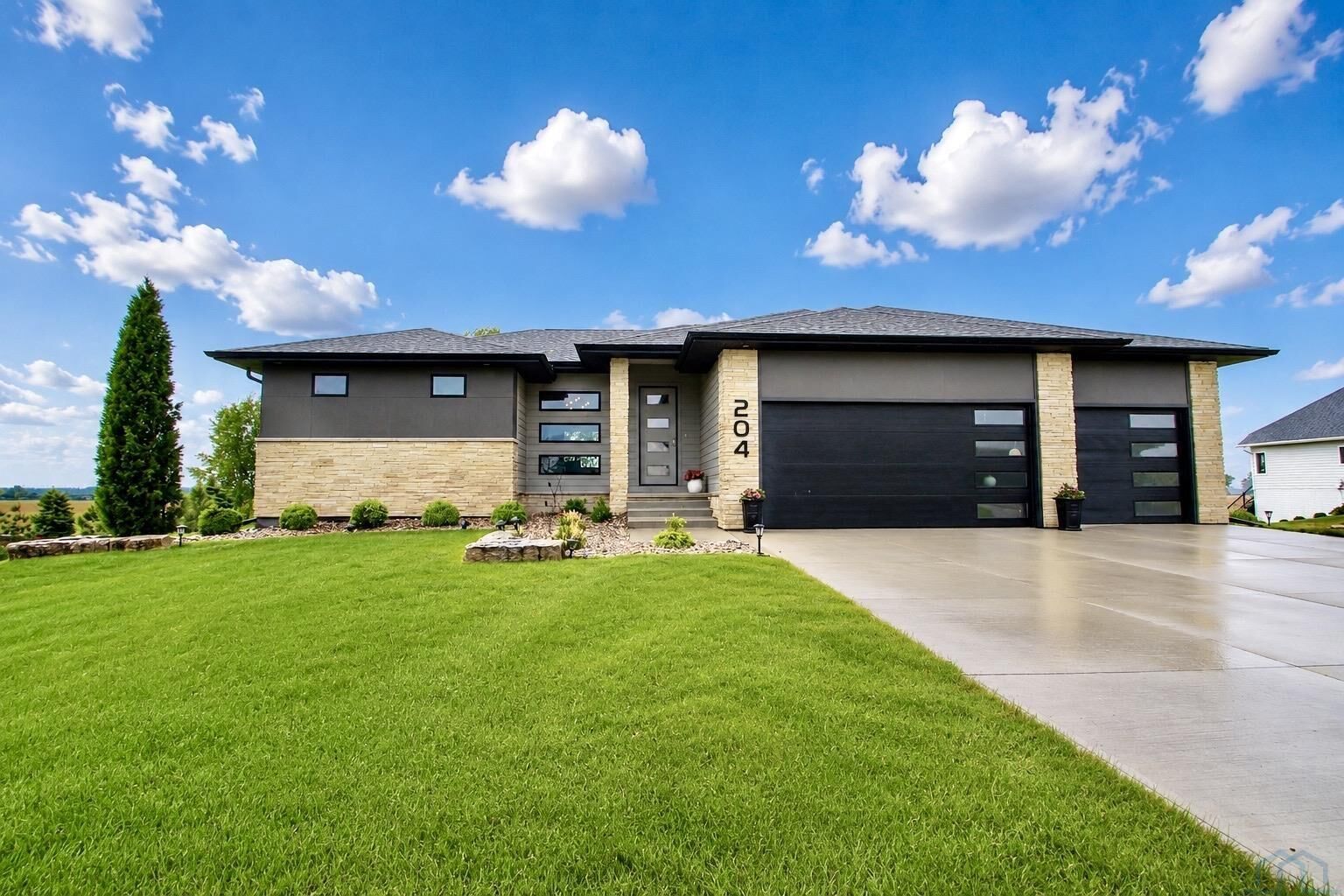 Property Photo:  204 Pinewood Park  SD 57038 
