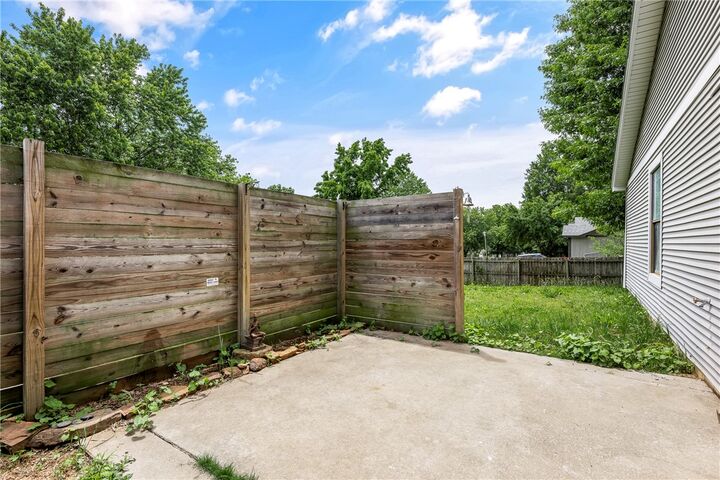 Property Photo:  4031 Old Missouri Road  AR 72703 
