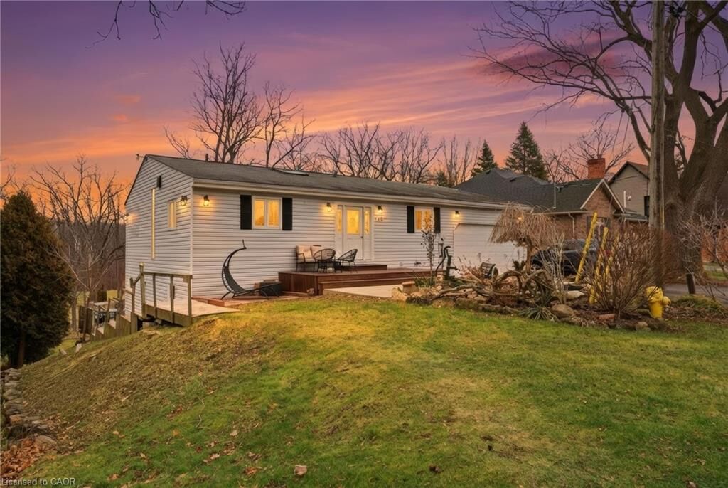 Property Photo:  430 Winniett Street  ON N3W 1E4 