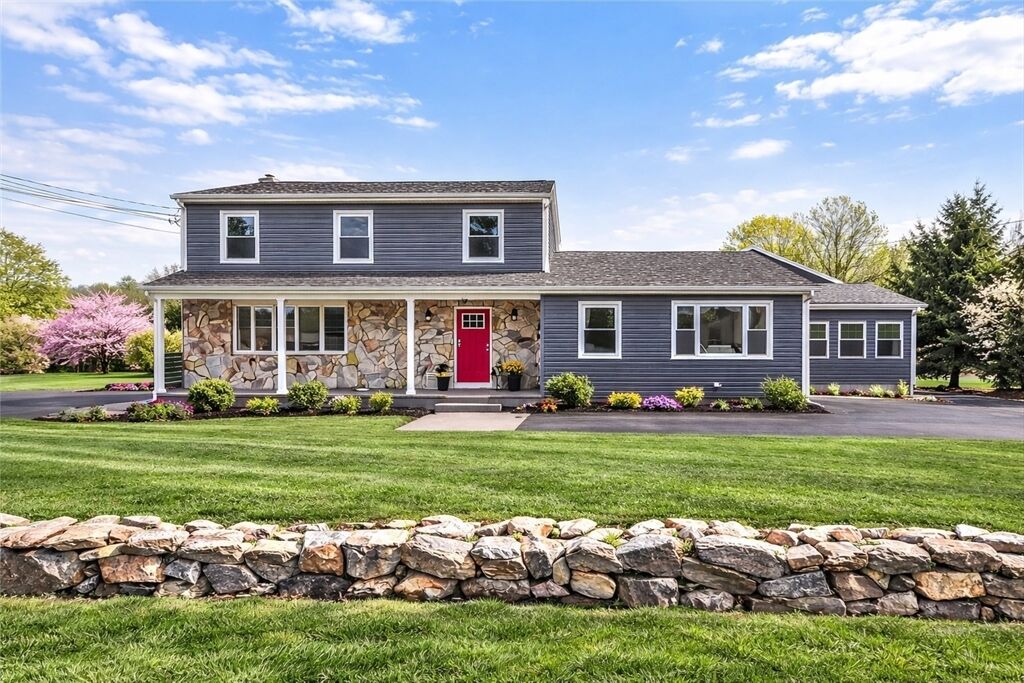 Property Photo:  36 Kinnicutt Ave  RI 02885 