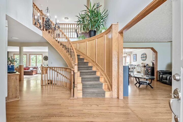 Property Photo: 35 Candle Court SW AB T2W 6B6