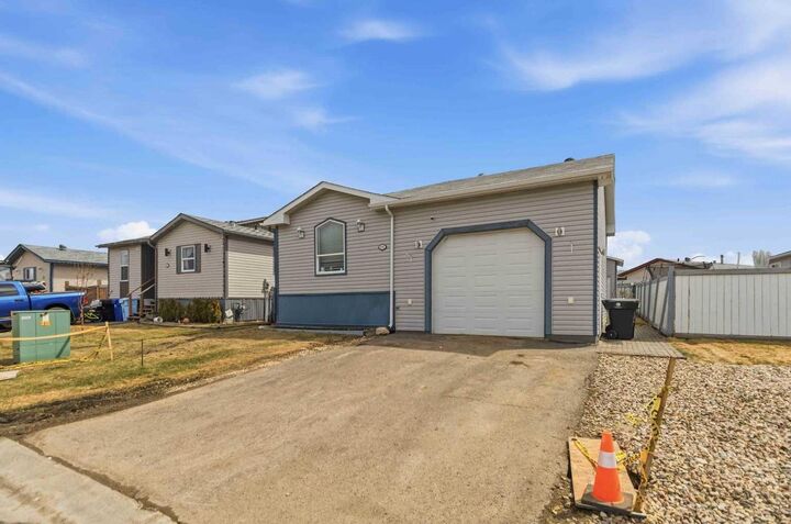 Property Photo:  192 Mitchell Drive  AB T9K 2P1 