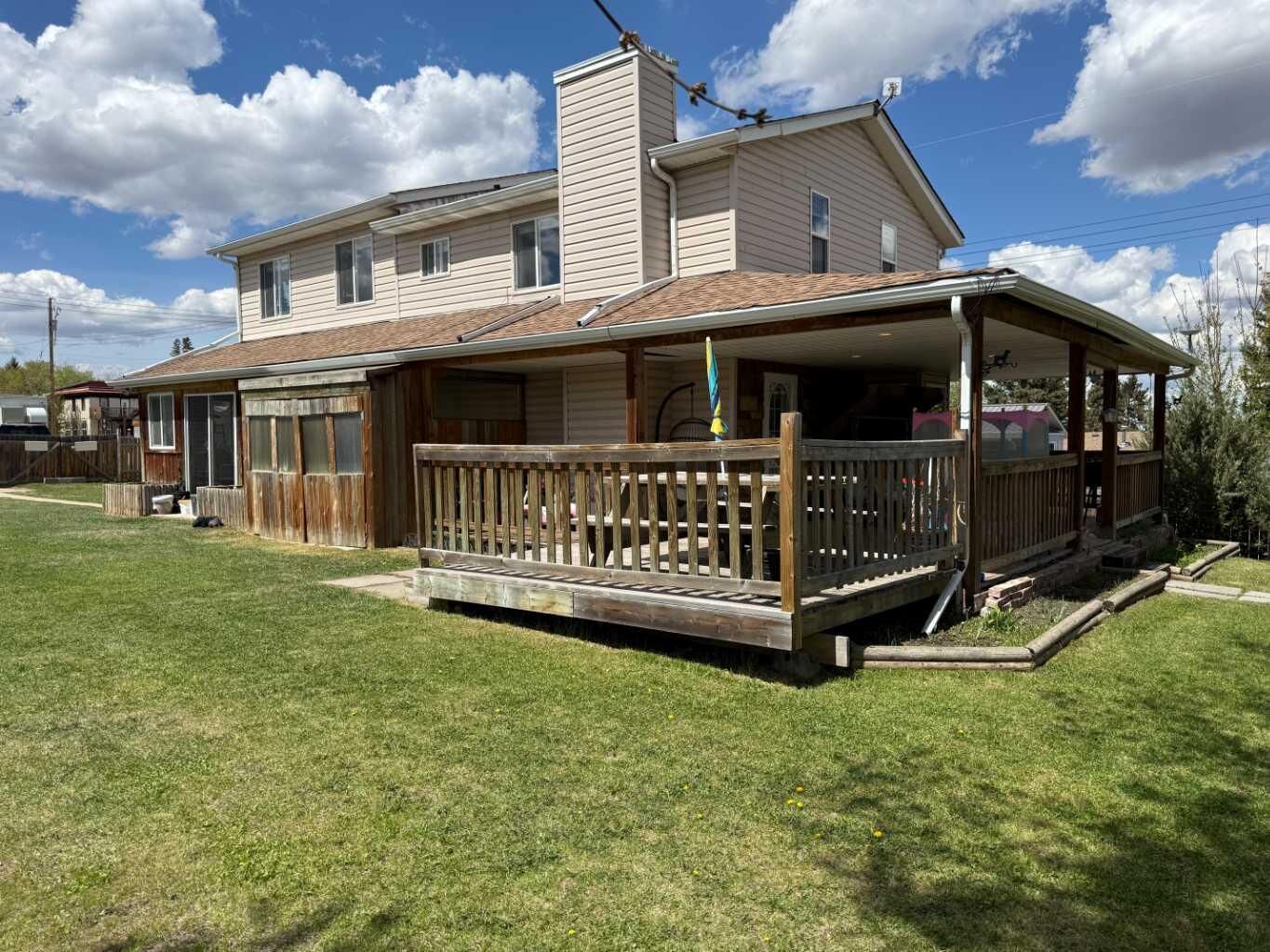 Property Photo:  5024 49 Street  AB T0C 0Y0 