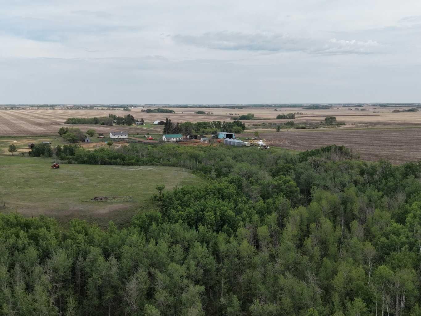 Property Photo: 14123 Township Road 404 AB T0B 1N0