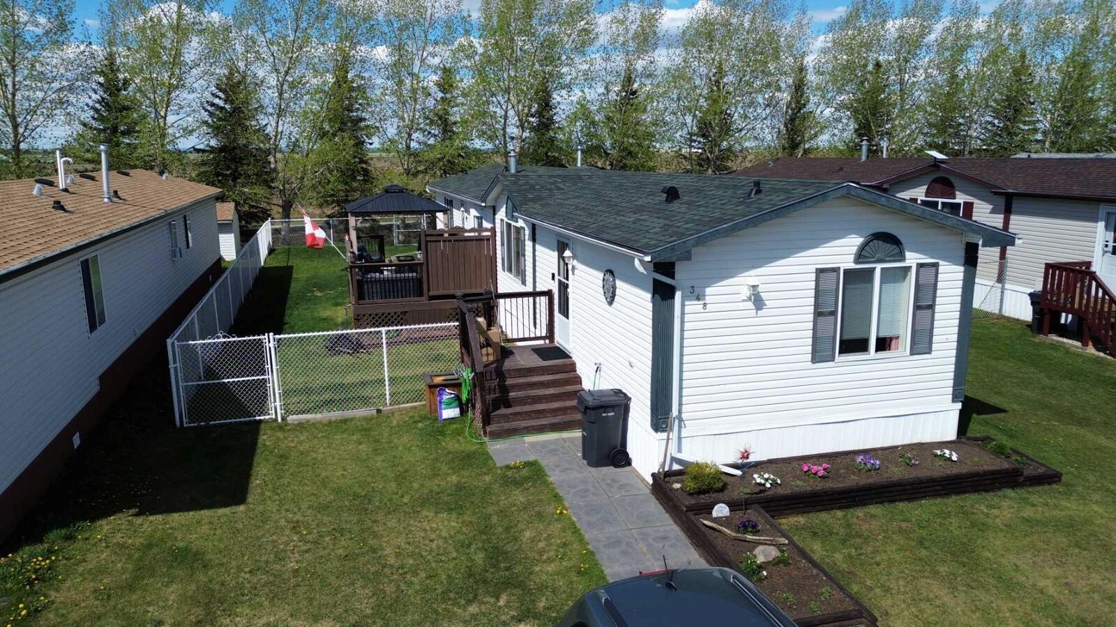 Property Photo: 348 Scott Lane AB T8W 5K5