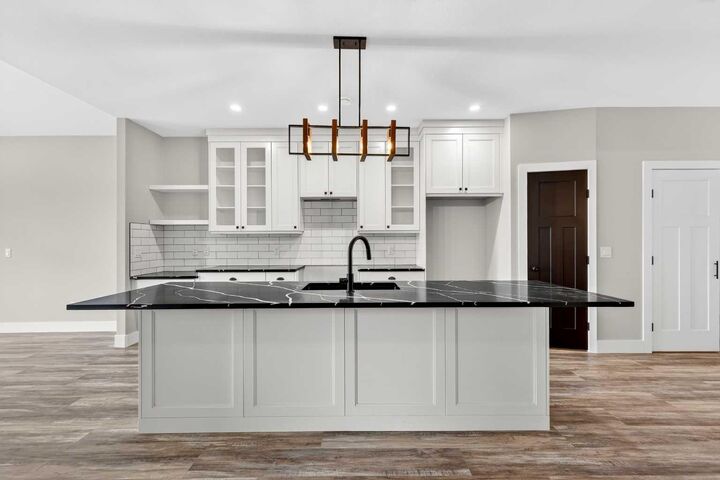610 4 Avenue SW 31 — photo 1