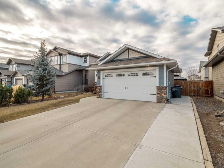 Property Photo:  453 Westgate Crescent  AB T1M 0E1 