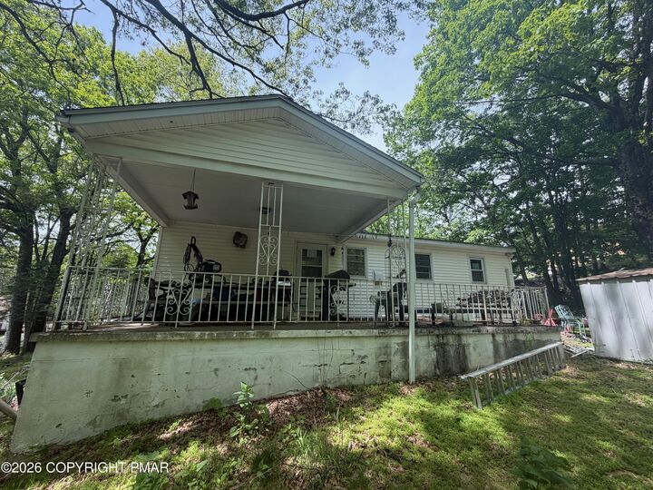 Property Photo:  8 Laurel Lane  PA 18344 