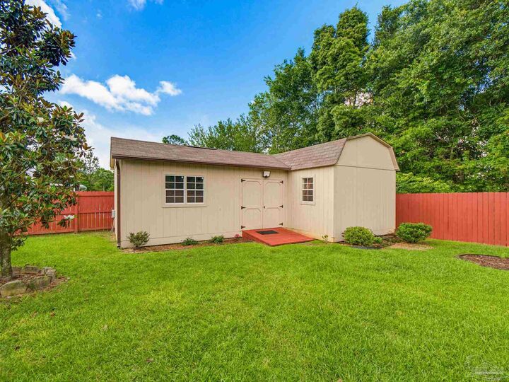 Property Photo:  6097 Autumn Pines Cir  FL 32571 