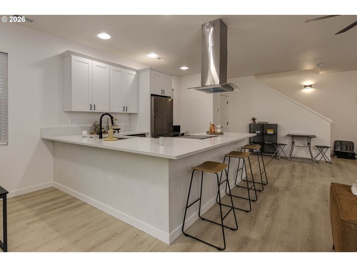 Property Photo: 4807 SE Ina Ave OR 97267