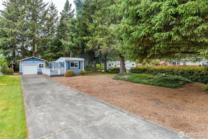 Property Photo:  31109  N Place  WA 98640 