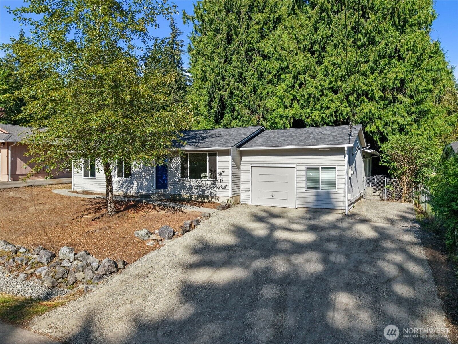Property Photo:  936  210th Avenue NE  WA 98074 