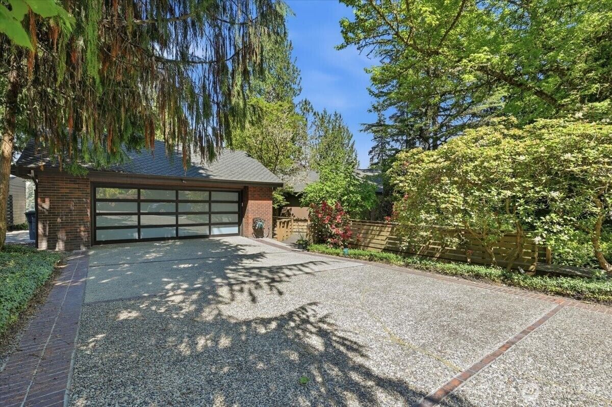 Property Photo: 9418 Odin Way WA 98011