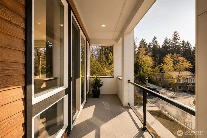 Property Photo:  4004  Aberdeen Way NE  WA 98056 