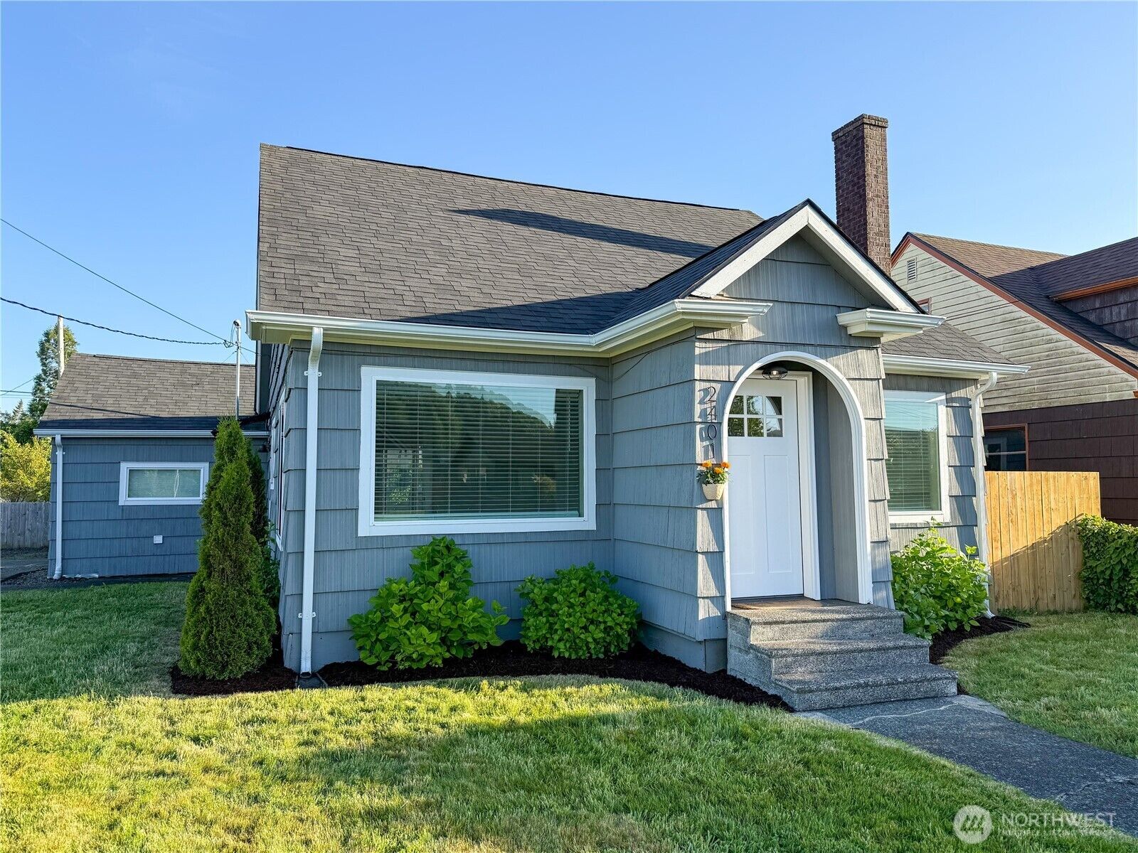 Property Photo: 2401 Aberdeen Avenue WA 98520