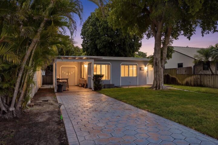 Property Photo: 712 NE 10th Avenue FL 33060