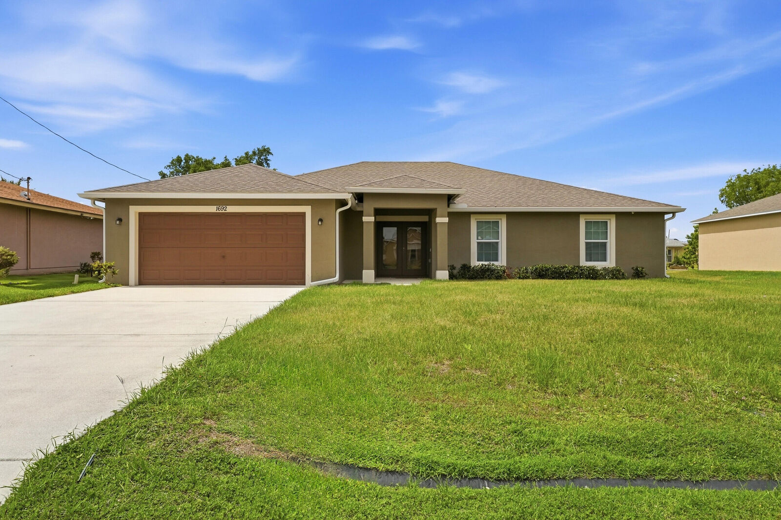Property Photo: 1692 SW Alvaton Avenue FL 34953