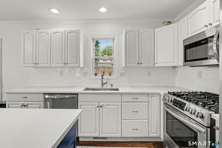 Property Photo:  494 Franklin Avenue  CT 06614 