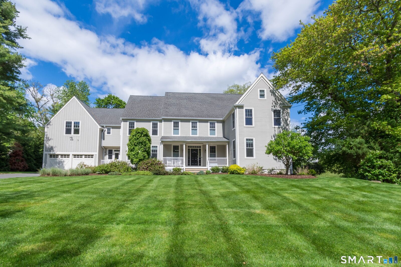 Property Photo:  
