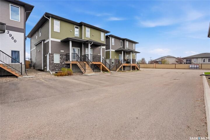 Property Photo: 3960 7th Avenue E 4 SK S4N 7L9