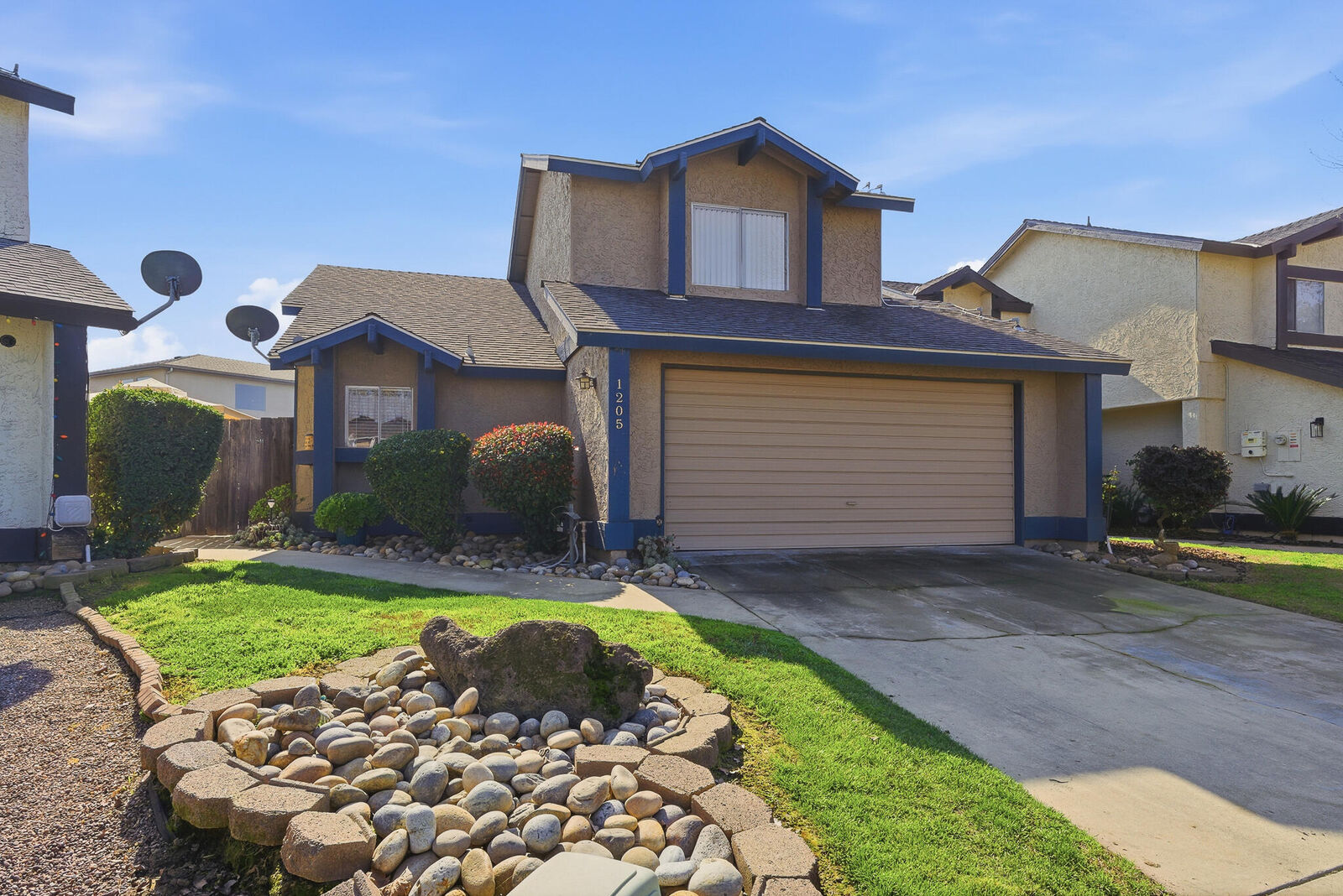 Property Photo: 1205 E Ferguson Avenue CA 93292