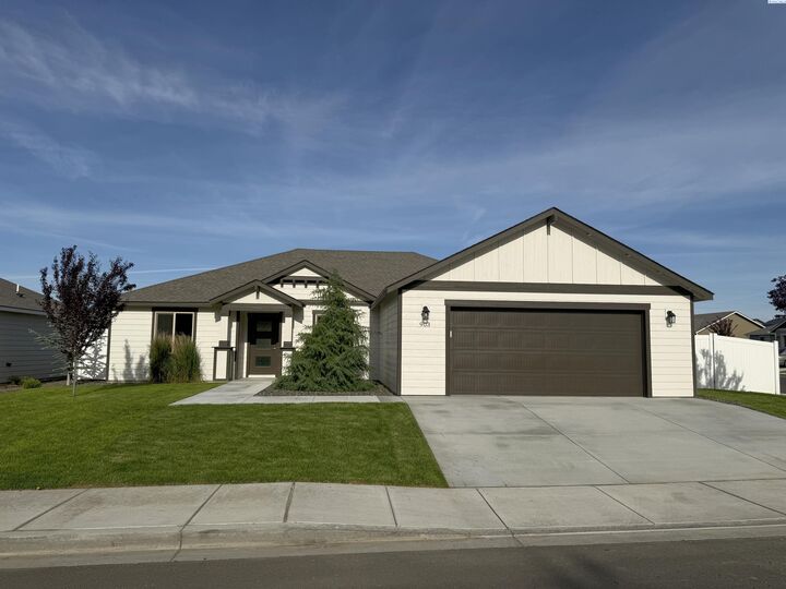 Property Photo:  903 N Euclid Rd  WA 98930 