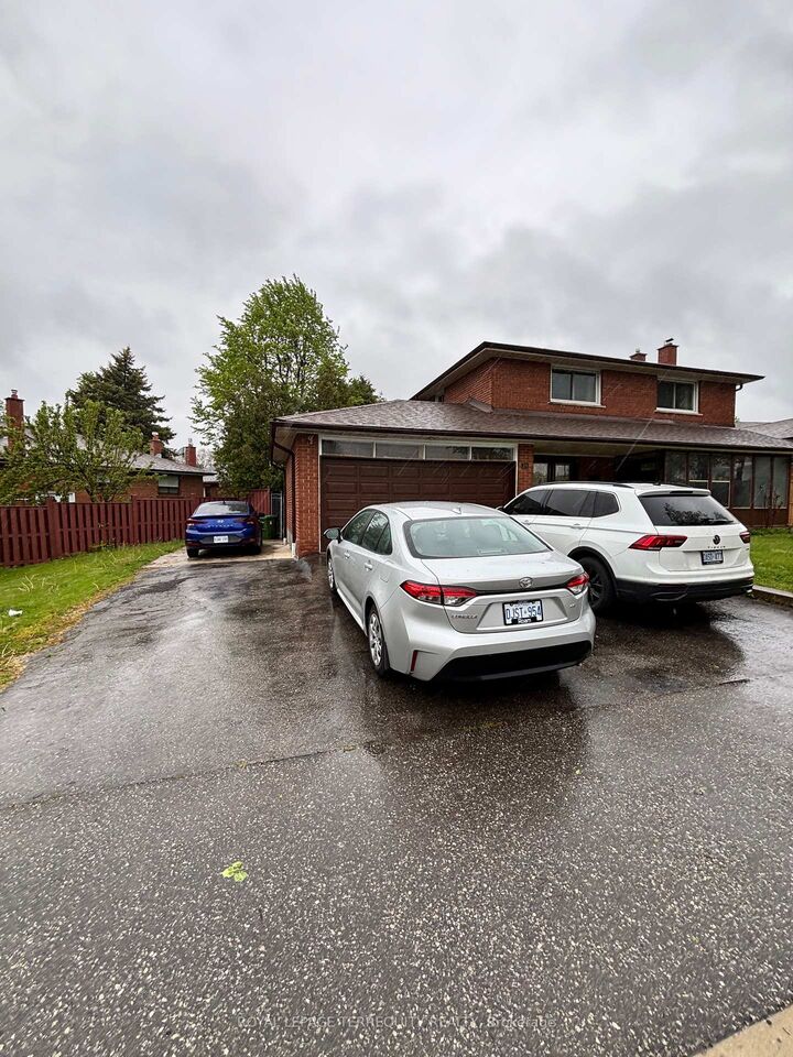 Property Photo: 28 Keegan Crescent ON M3J 1G2