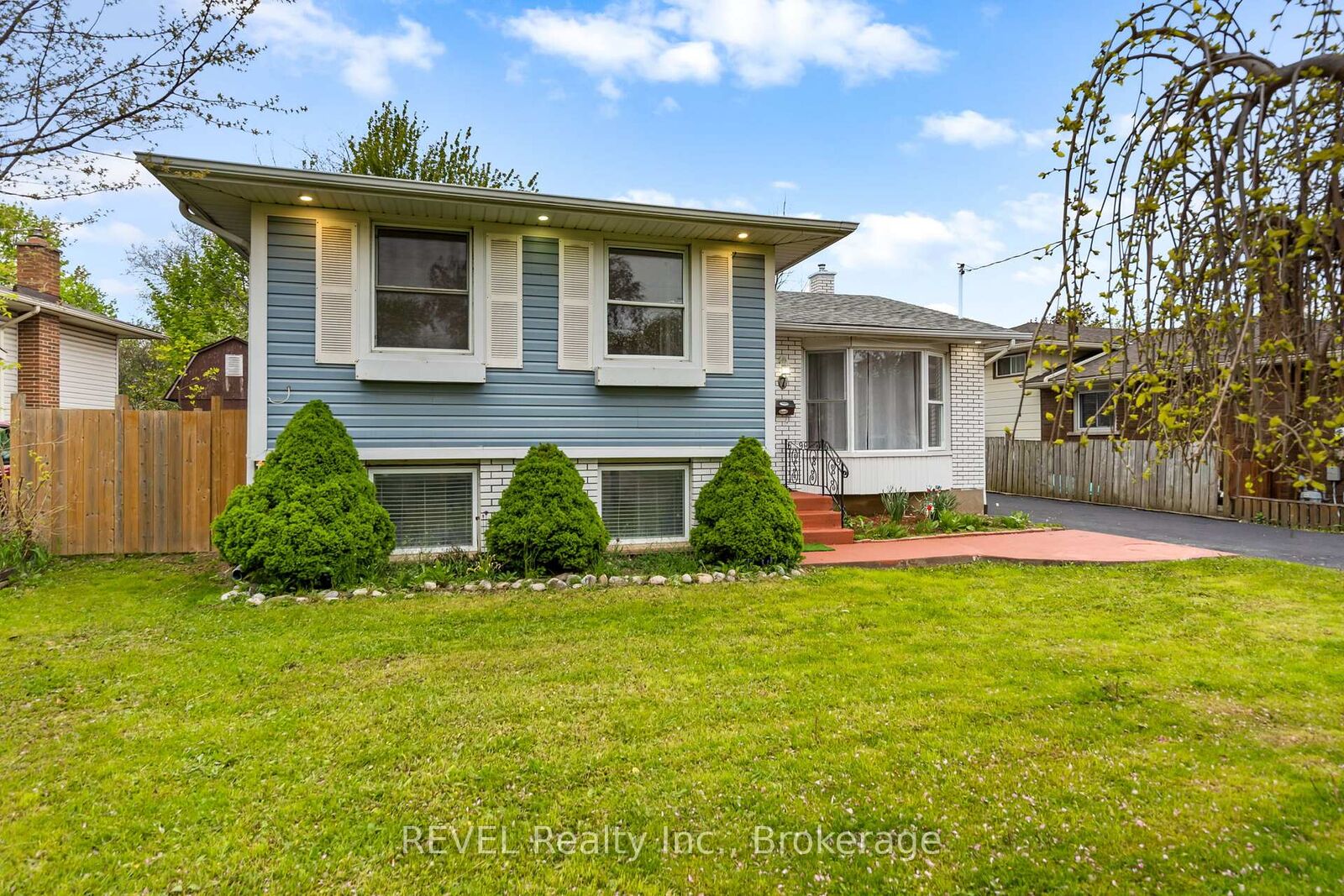 Property Photo: 7 Rendale Avenue ON L2M 6E9
