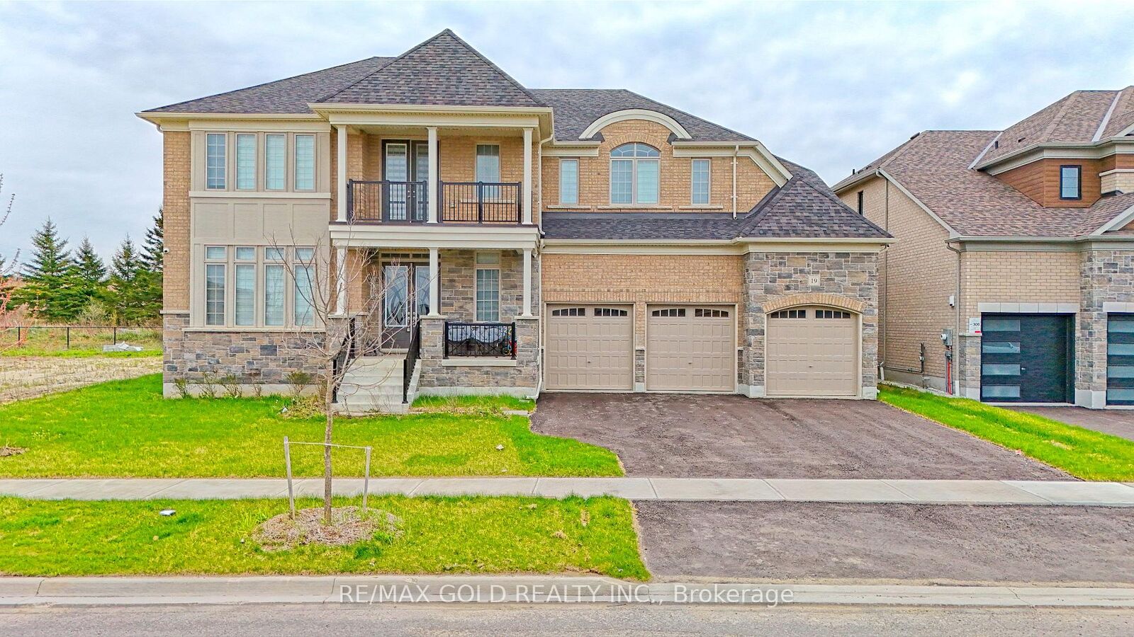 Property Photo: 19 Marigold Boulevard ON L0G 1W0