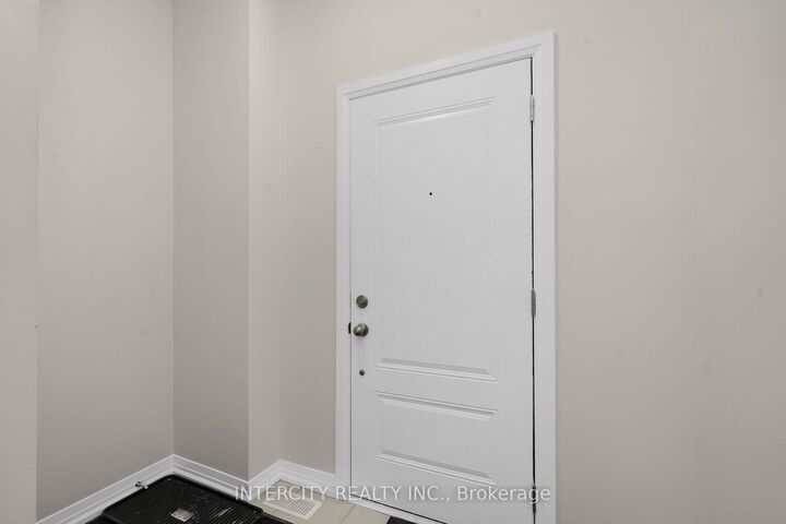 Property Photo: 118 Gordon Street Blk 7 Unit 4 ON L9V 3Y1